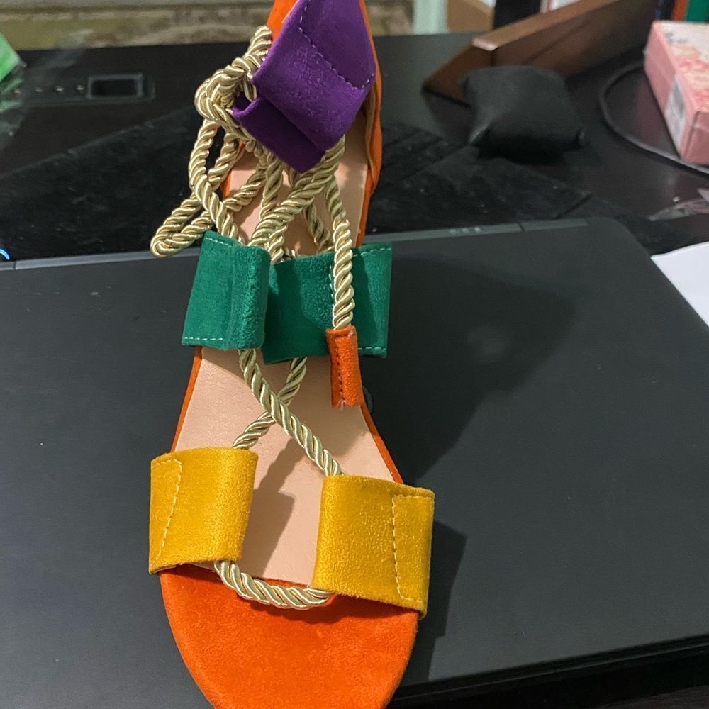 Summer chic footwear​​ - Picture 3 of 5